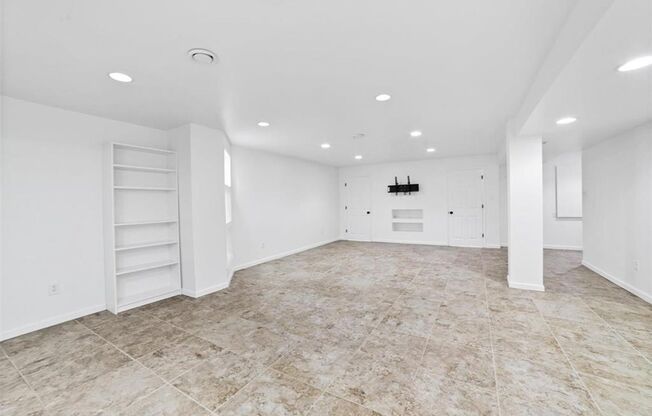 3 beds, 3 baths, 2,383 sqft, $2,295, Unit Kerstyn Drive 287