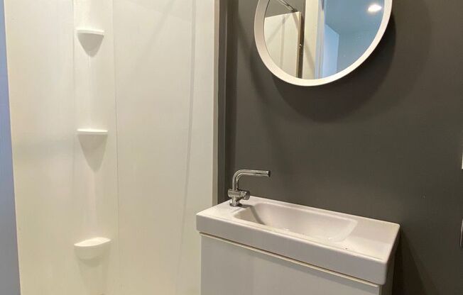 Studio, 1 bath, 11 sqft, $925, Unit 4