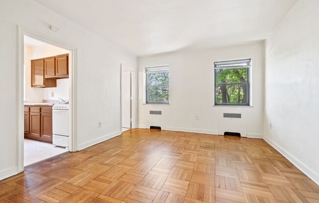 1 bed, 1 bath, $1,000, Unit 201