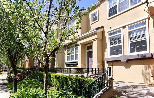 Remodeled 3-bedroom townhome in Fremont – Gated community!