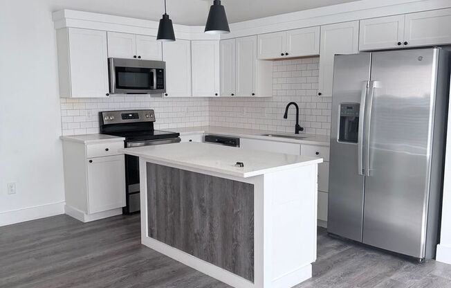 3 beds, 2.5 baths, 1,366 sqft, $1,599, Unit 1515
