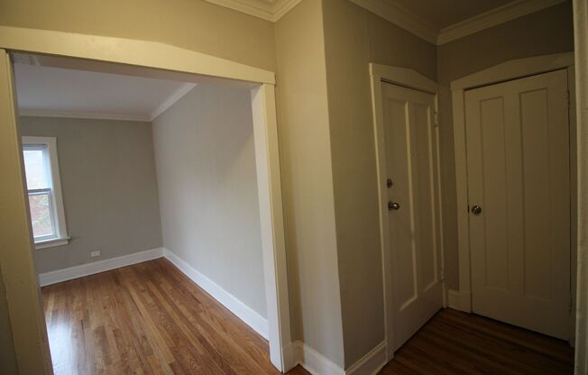 3 beds, 1 bath, $1,875, Unit 4402 -2