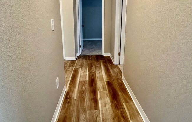 2 beds, 1 bath, 880 sqft, $1,650, Unit 2-204