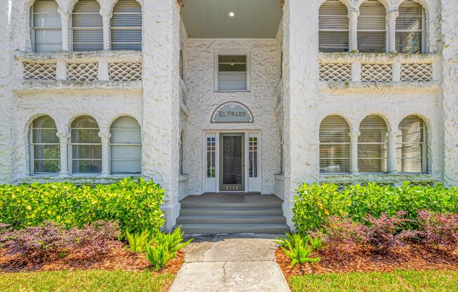 HUGE Historic 1-Bedroom with Laundry Included