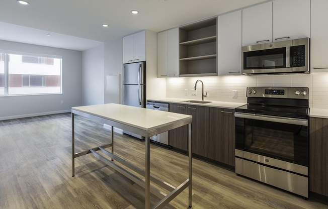 1 bed, 1 bath, 650 sqft, $3,570, Unit 222