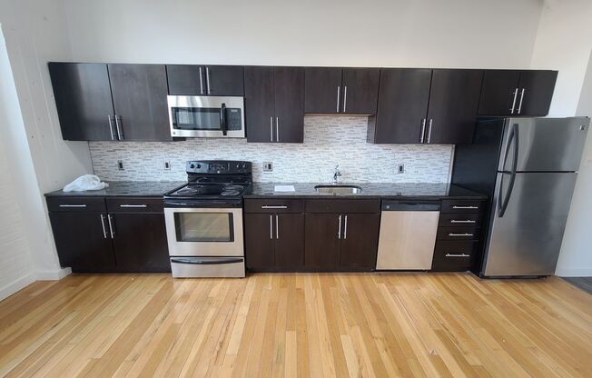 2 beds, 1 bath, 1,200 sqft, $2,000, Unit 302