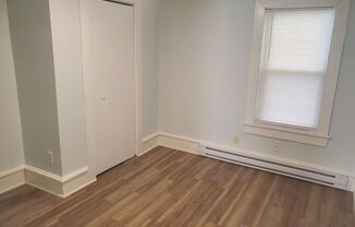 3 beds, 1 bath, $1,900, Unit Unit 3