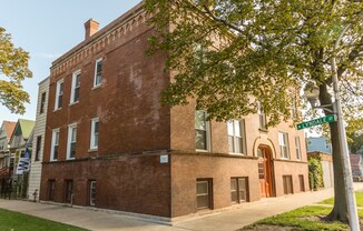 2225 North Hamlin Avenue