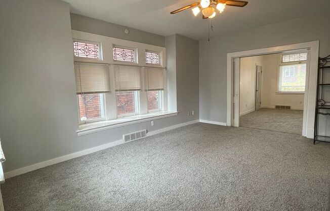 2 beds, 1 bath, 800 sqft, $1,095, Unit Apt 1