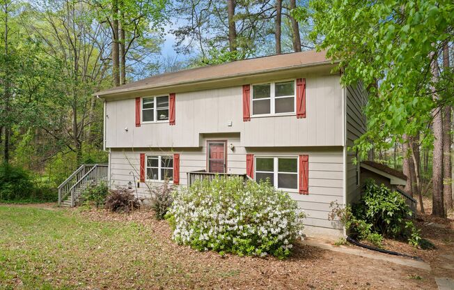 Fully Repainted 2be/1.5ba Duplex With Easy Access To The Highway