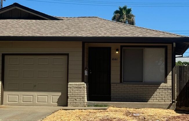 2 beds, 1 bath, 900 sqft, $1,775