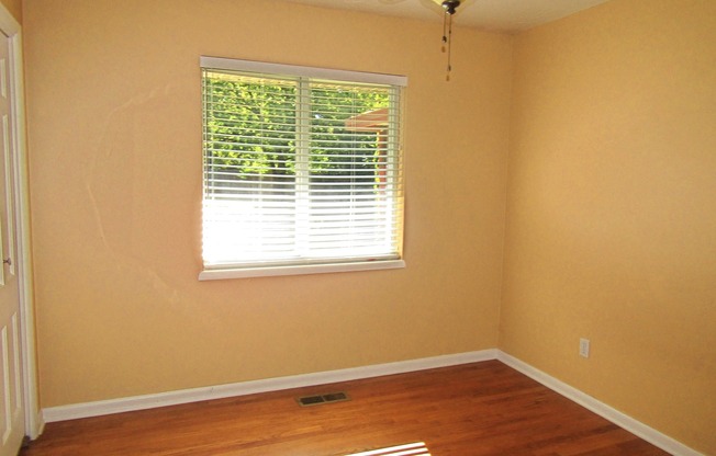 3 beds, 1 bath, $1,349