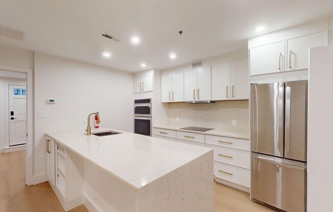 Newly Renovated, AMAZING Location, One Bedroom in West End! -Private Patio!