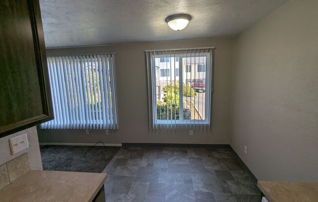 2 beds, 1 bath, 756 sqft, $1,125, Unit 77