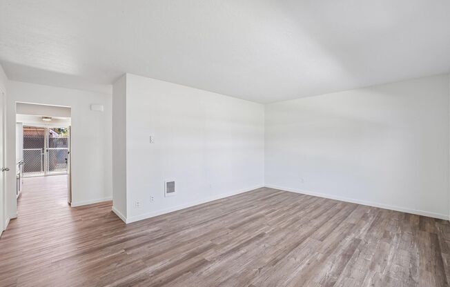 1 bed, 1 bath, 698 sqft, $1,399, Unit 83