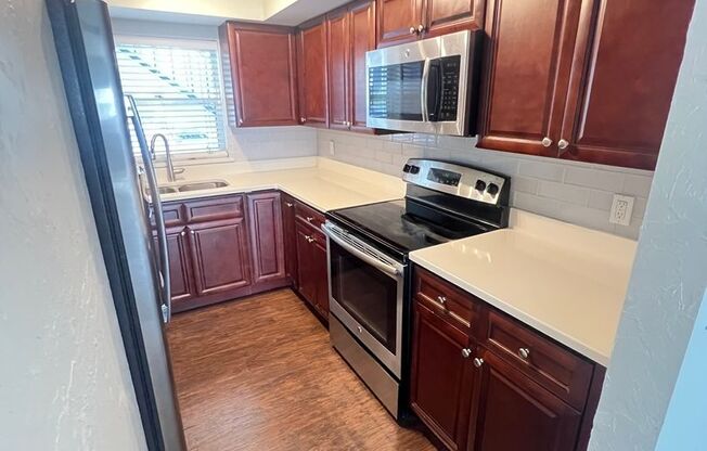 2/2 In Charming Laurel Park. Move in with a $500 Security Deposit!