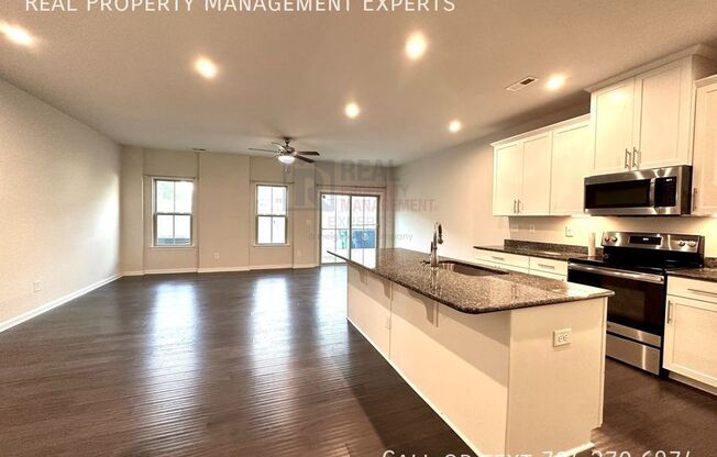 3 beds, 2.5 baths, 1,767 sqft, $1,900