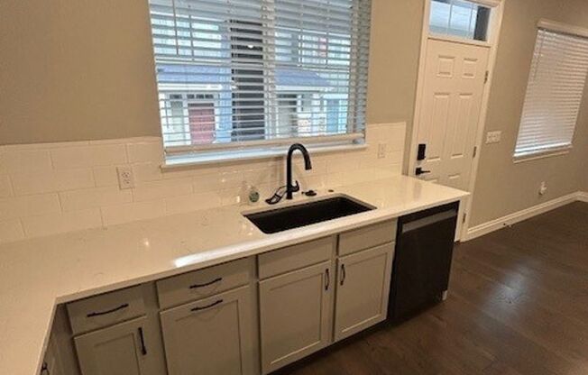 Newer! 2 Bed / 2.5 Bath Townhome Commerce City CO