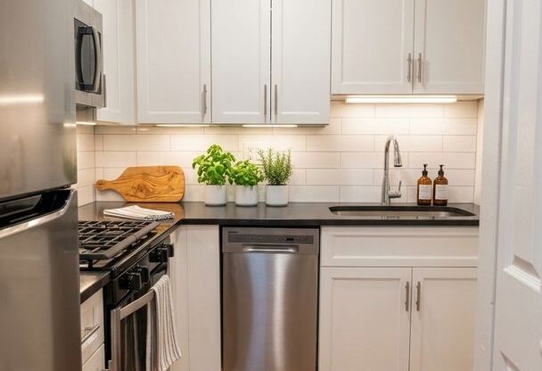 Studio, 1 bath, 400 sqft, $1,350, Unit 6954-204