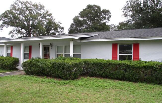 1604 Gary Ave Pensacola: MOVE IN SPECIAL: HALF OFF first full month of rent!!!