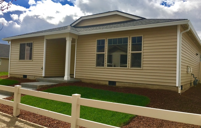 Newer 3BD Ranch Home in Desirable Battle Ground Location!