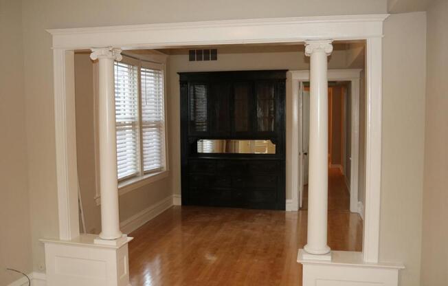 939 W 34 ST