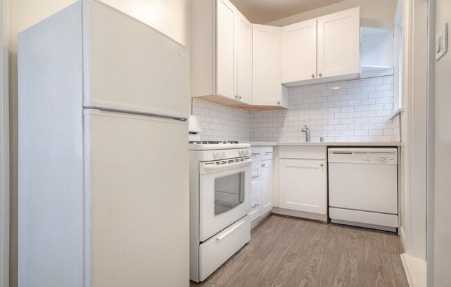 1 bed, 1 bath, $2,320, Unit 9033