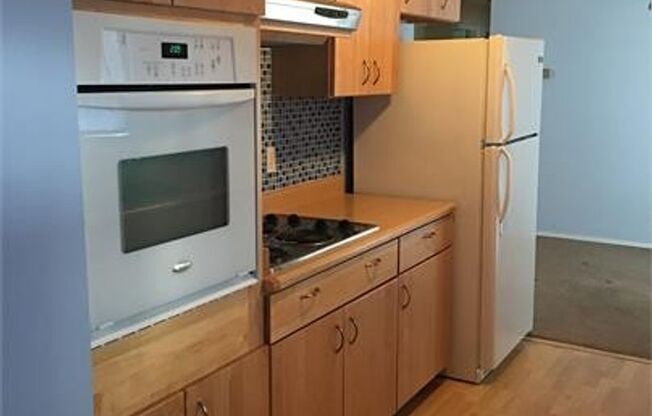 3 beds, 1 bath, $2,200