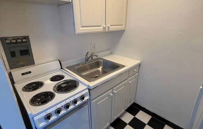 Studio, 1 bath, 400 sqft, $895, Unit #312