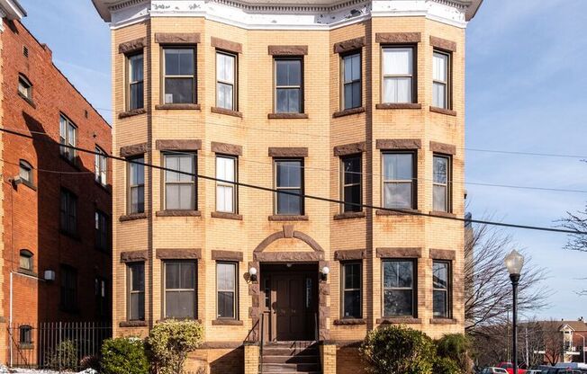 14 ESSEX ST