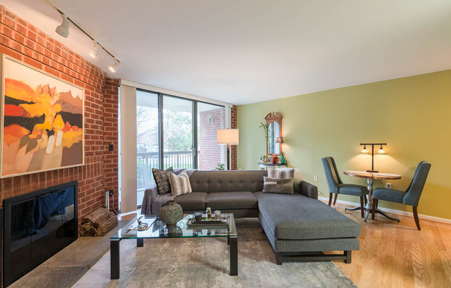 1318 22 ST NW