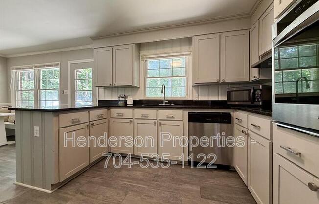 6801 WOODLAND CRES