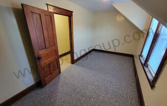 2 beds, 1 bath, 872 sqft, $865, Unit Upper