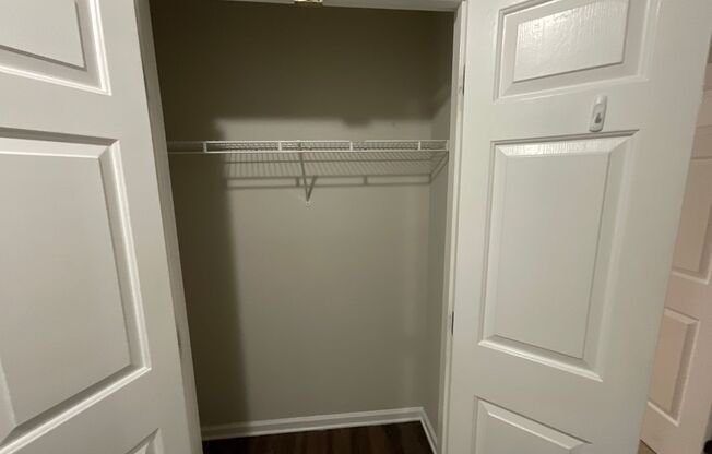 2 beds, 2 baths, 1,190 sqft, $1,550, Unit 2708-3 - Remodel