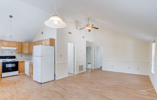 2 beds, 1 bath, $1,800, Unit APARTMENT 2