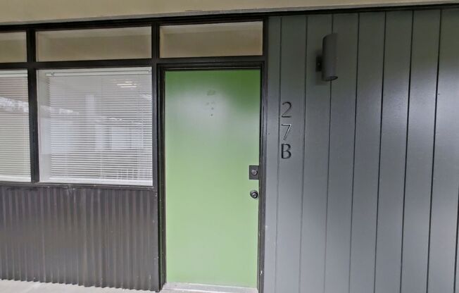 2 beds, 1 bath, 647 sqft, $1,600, Unit 27B