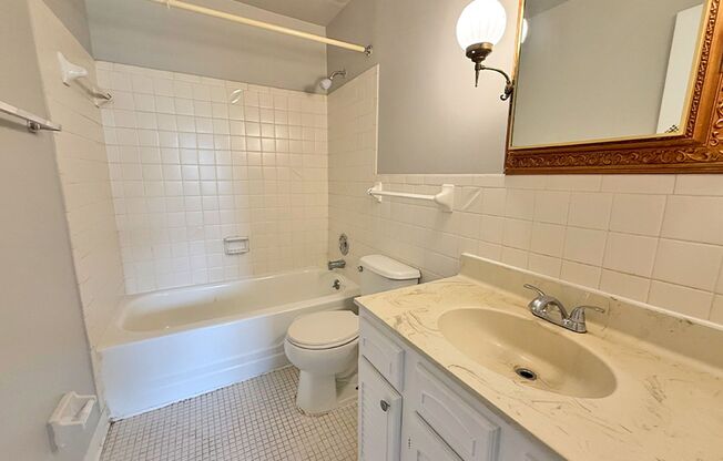 2 beds, 2 baths, 1,100 sqft, $1,395, Unit 1600-420