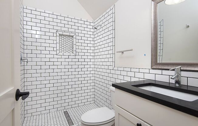 2-Bedroom Carriage House in Haller Lake