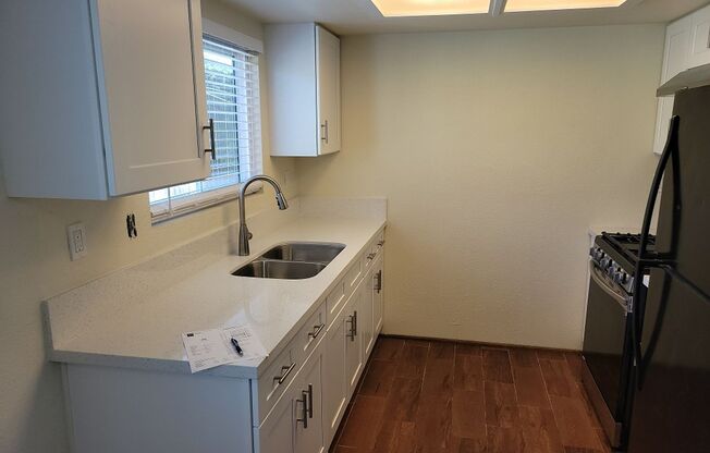 2 beds, 1 bath, $2,600