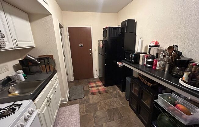 2 beds, 1 bath, $1,025, Unit 103