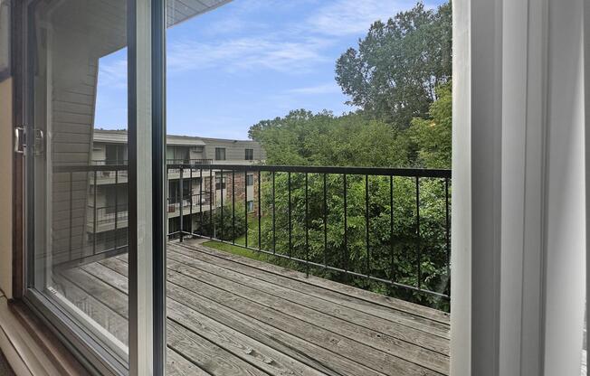 2 beds, 1 bath, 963 sqft, $1,415