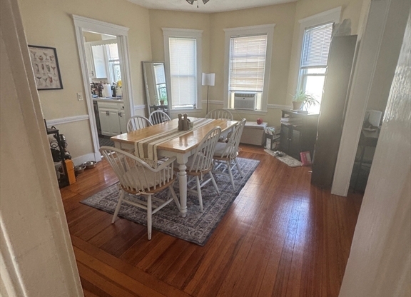 2 beds, 1 bath, 1,432 sqft, $2,600, Unit 30