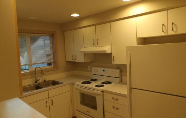 2 beds, 2 baths, 1,240 sqft, $1,940, Unit L57