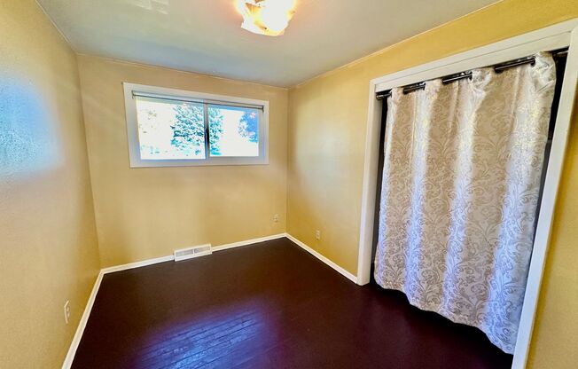 3 beds, 1 bath, $1,500