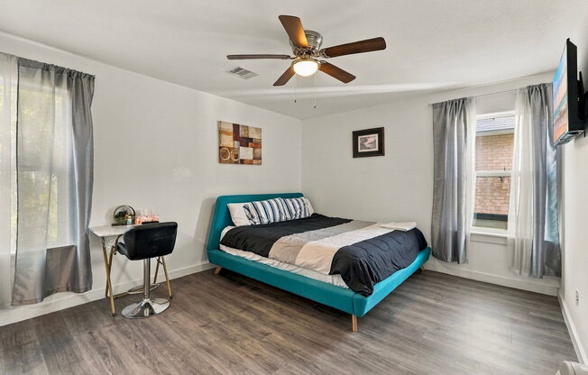 3 beds, 2 baths, 1,445 sqft, $1,725, Unit B