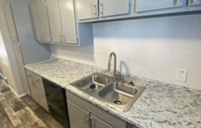 2 beds, 2 baths, 856 sqft, $920, Unit 2827-1805