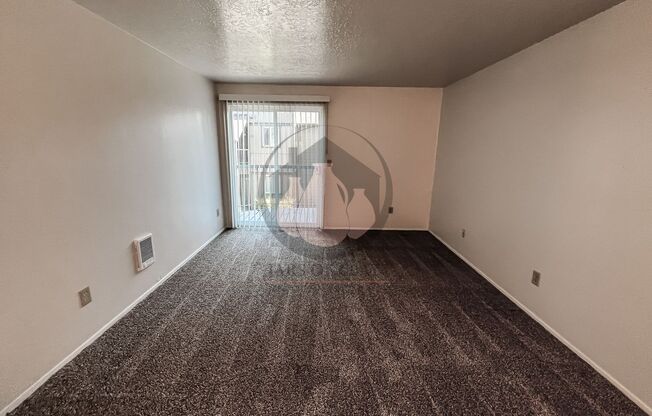 2 beds, 1 bath, 700 sqft, $1,350, Unit #28