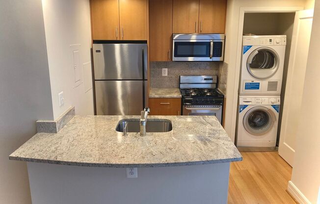 Studio, 1 bath, 440 sqft, $2,240