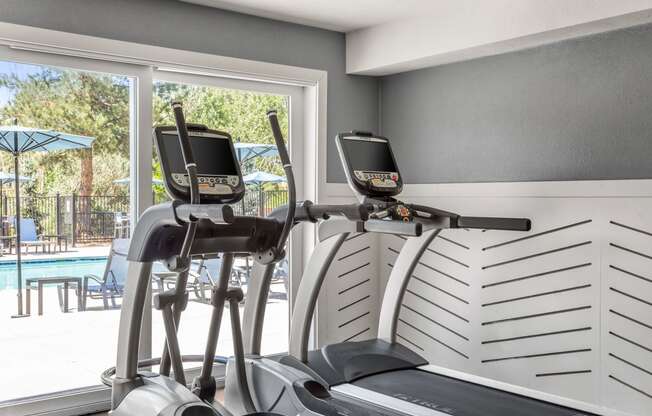 the gym at the monarch luxury apartments at Arcadia Apartments, Centennial, CO