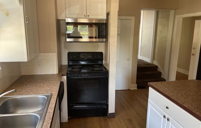 Spacious 8 Bedroom across from UNC - PRE-LEASING FOR AUGUST